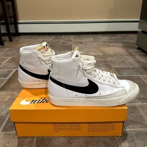 Nike Blazer Mid ‘77 Women’s Sneaker Size 9.5